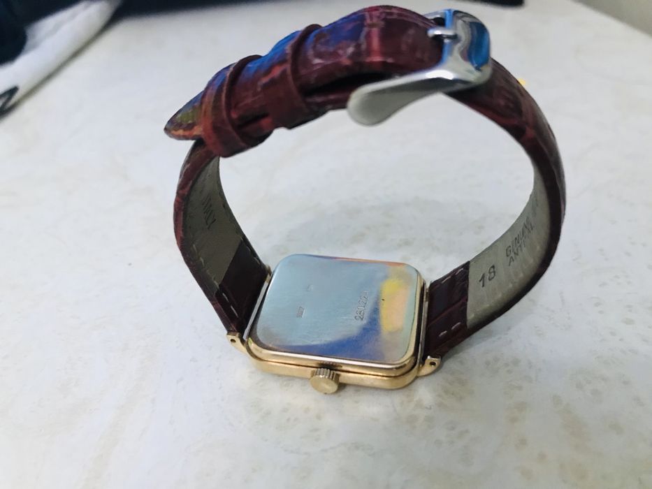 Мактайм часы золотые