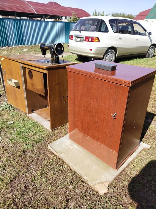 Бытовая швейная машинка