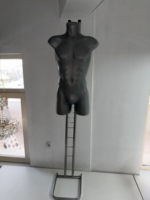 Манекени и торсове