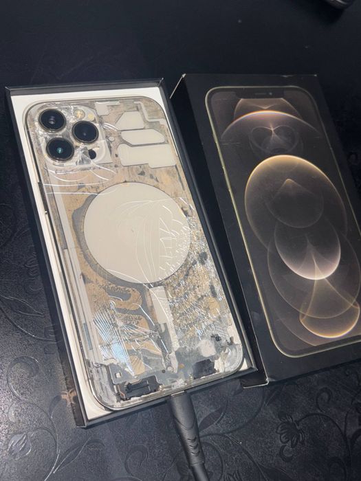 Продам айфон 12 про мах