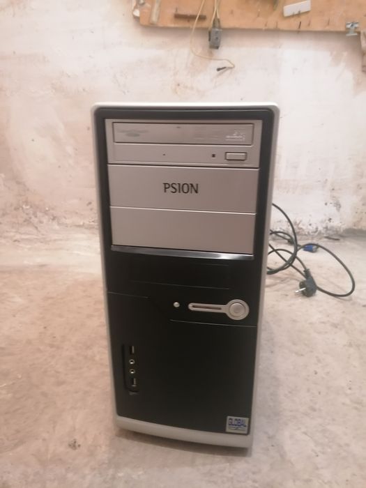 Компютър  стар. Но работи