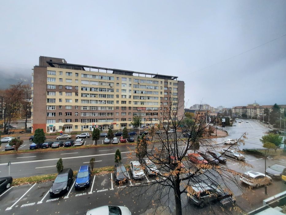 Apartament 3 camere ultracentral de închiriat