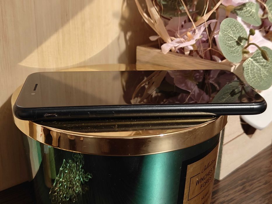 Iphone SE 2020 без забележки.