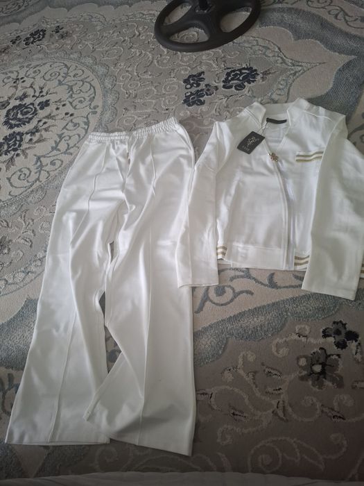 Продам женск й костюм