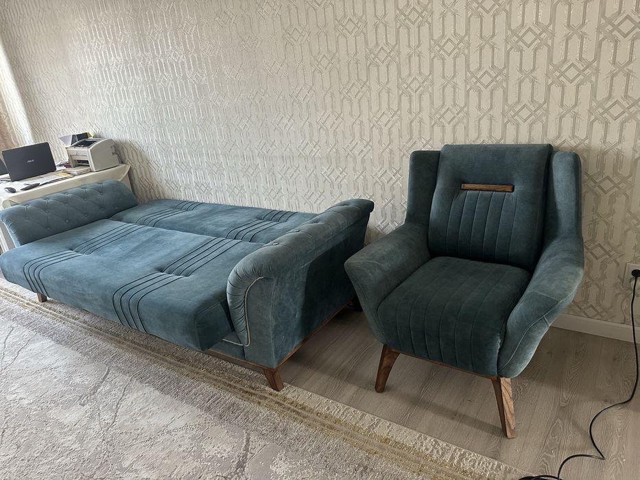 Диван с креслом.       .