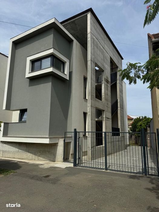 Vilă modernă în Centru cu 2 apartamente independente