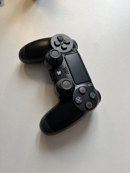 Продам PS 4 Pro 1TB