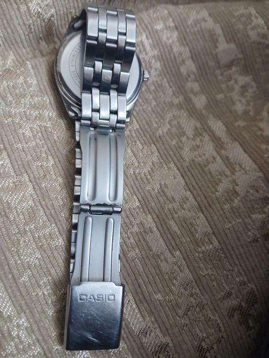 Продам часы casio кварцевые. Б/у