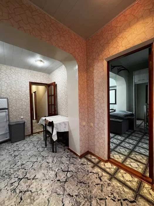 Вторичка Юнусабад 1комн/1/4, 43м2 Евроремонт. Кирпич Ор-р: Метро Минор