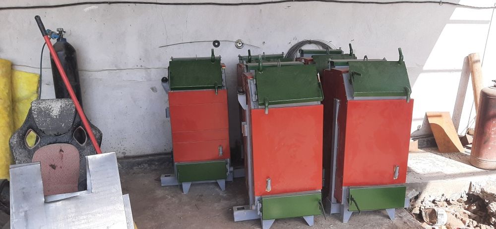 Катёл кўмирда ўтинда ишлайди.