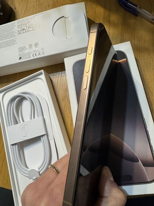 Vand  IPHONE 16Pro max 256