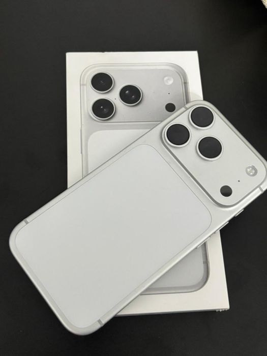 iPhone 17 pro, 256 Gb белый