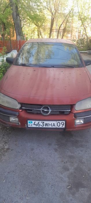 Продаю машину опель омега в