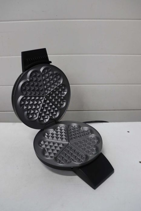 Гофретник Cloer 1620 за класически гофрети във формата на сърце / 930 W / размер на гофретата 15,5 см /