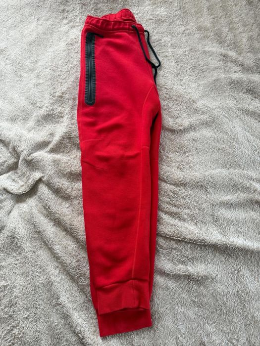 Pantaloni tech rosii