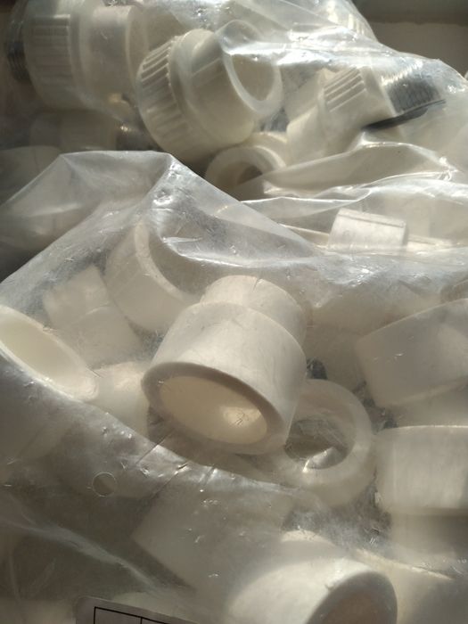 Продам   пластиковые адаптер