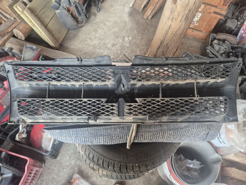 Решетка Mitsubishi Pinin