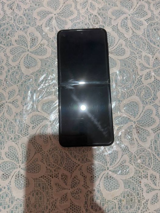 Сотилади samsung z flip3.