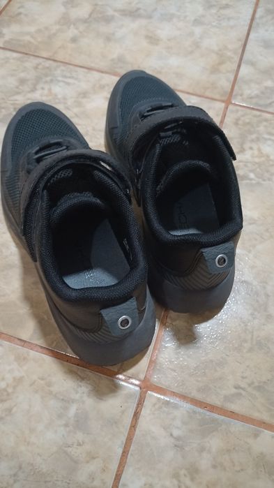 Vînd adidași copii