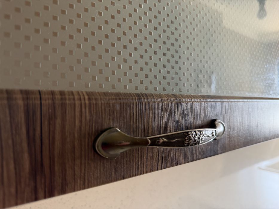 Изцяло готова кухня в перфектно състояние + печка