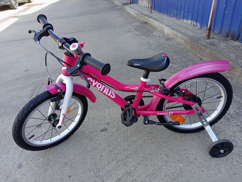 Vând bicicleta din aluminiu, foarte ușoară pentru copii