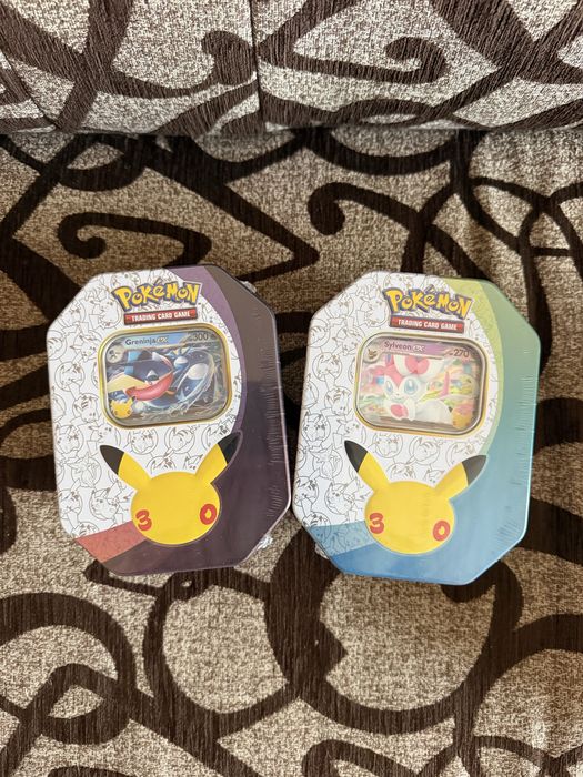 2x Tins Pokemon 30th anniversary