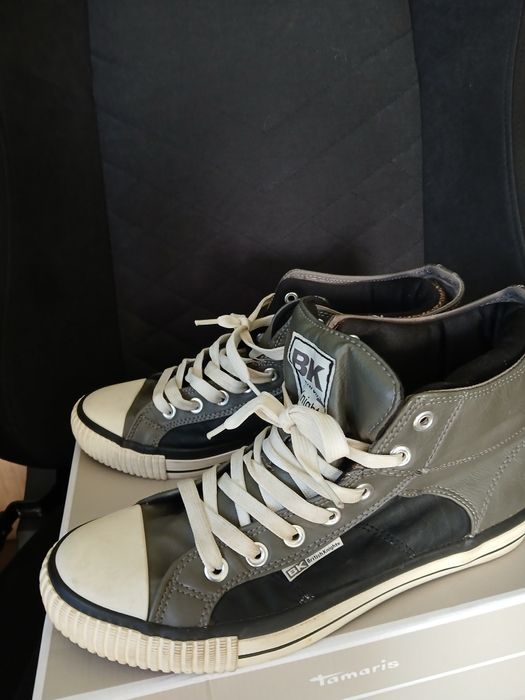 Кецове естествена кожа.