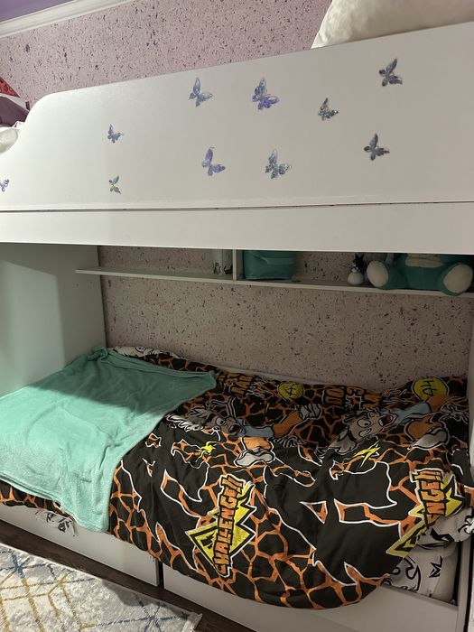 Продам кровать двухэтажная  детская продам.