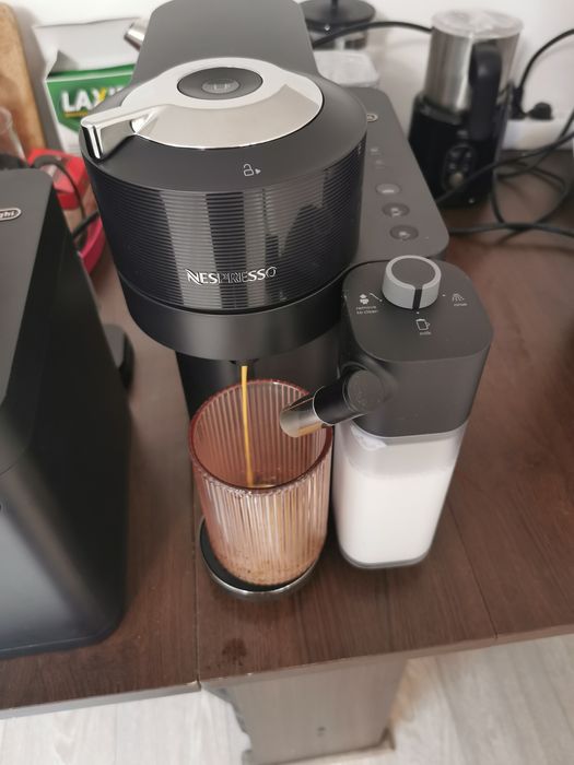 aparat Nespresso Lattissima Vertuo