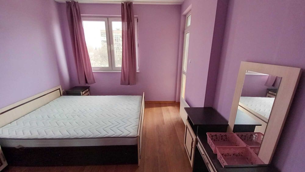 Двустаен апартамент в жк Сухата река