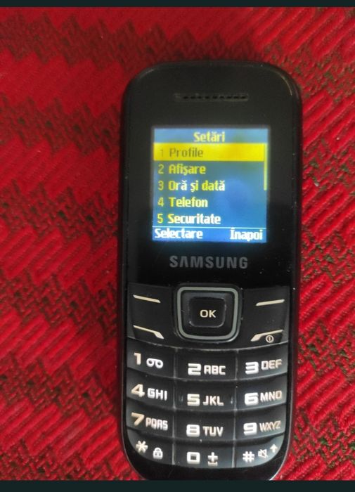 Telefon cu taste, mic, robust si foarte practic