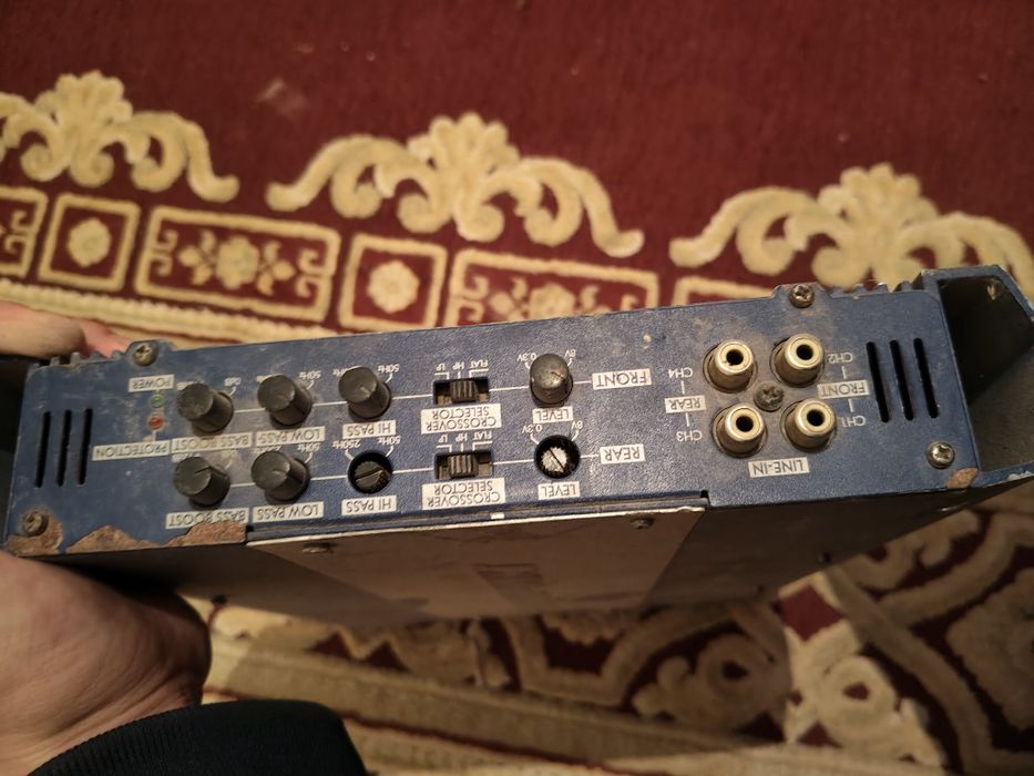 Продам усилител Blaupunkt GTA 470