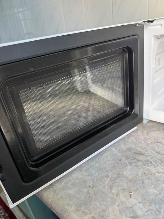 Продам микроволновку Midea