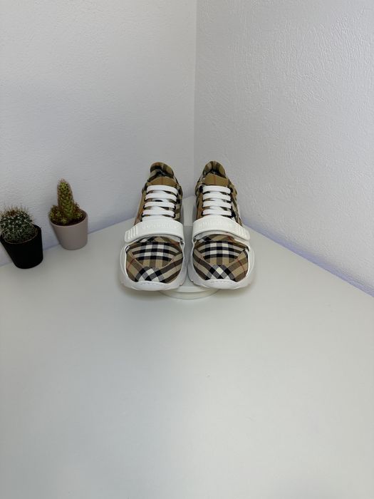 Burberry (PREMIUM)
