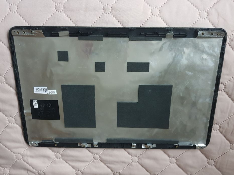 Преносими компютъри Dell Vostro 1015 и HP 250 G3 на части