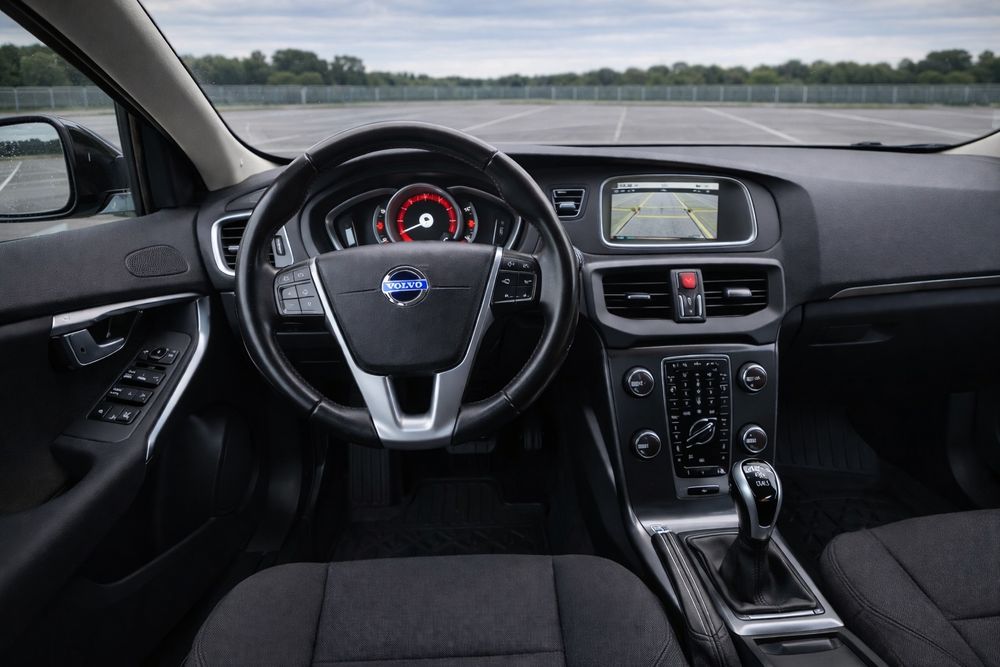 Vând Volvo V40 D2, an 2016, motor 2.0 diesel Volvo VEA 120 CP, Euro 6,