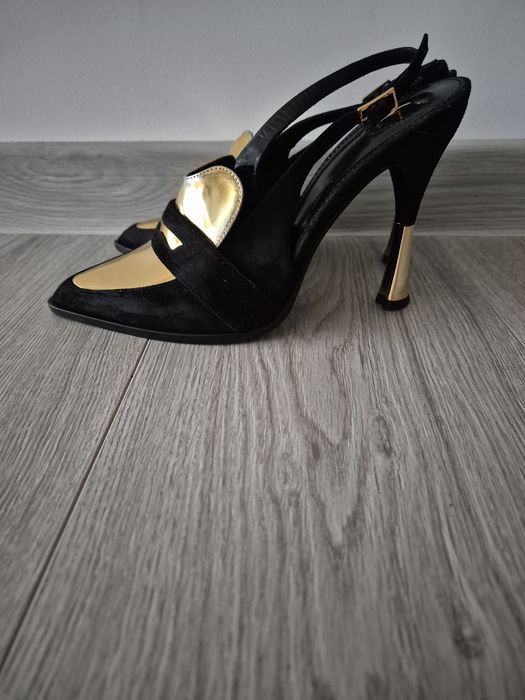 Pantofi din piele Escada