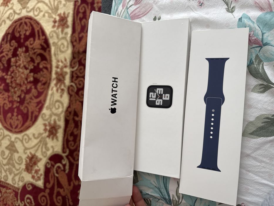 Продаю apple watch se 2 44m