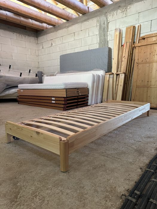 Mobilă import Austria           Paturi 90x200 saltele, masuta lemn masiv, chiuveta