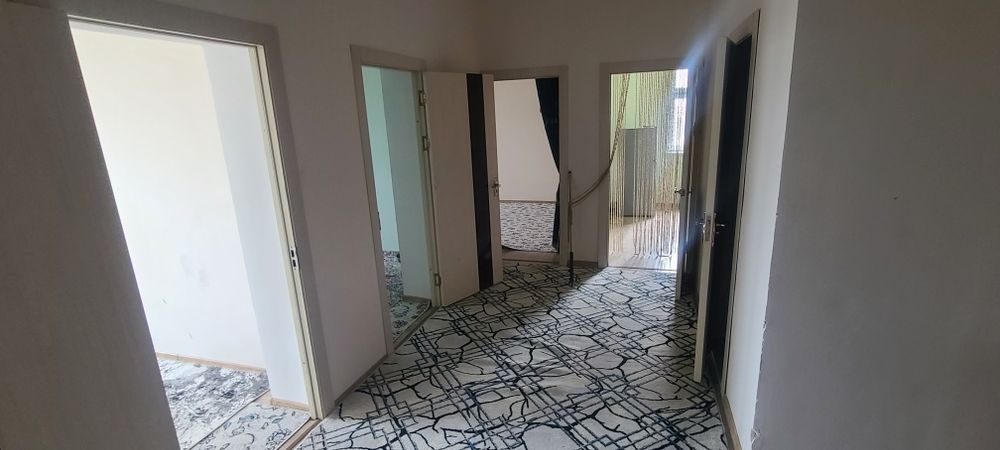 Kosmos domlaridan 3 XONALI kvartira sotiladi 2-etaj 38500 y.e.