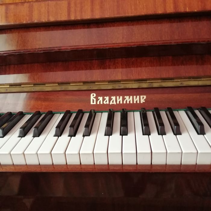 Фортепиано: ВЛАДИМИР