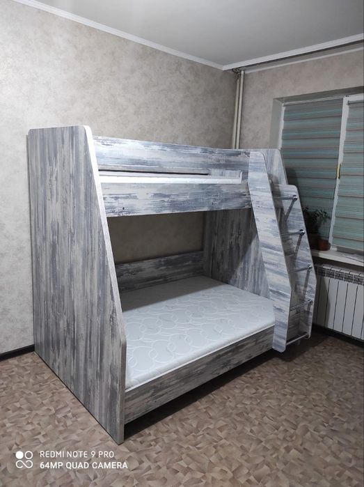 Продам подростковый спальный гарнитур