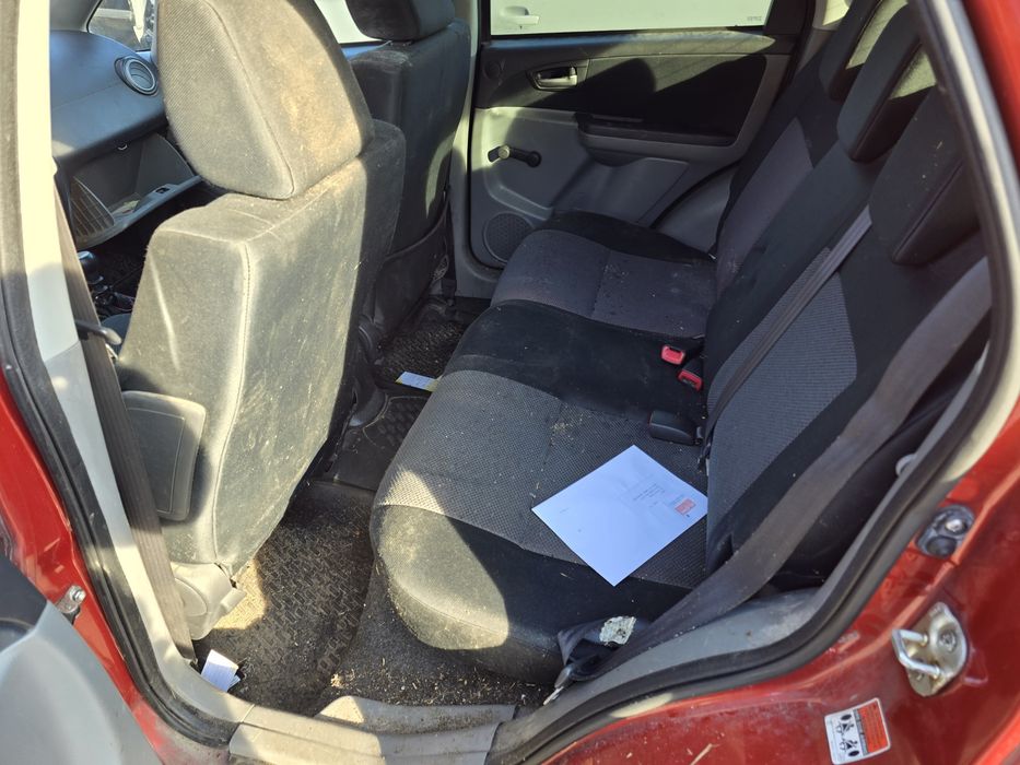 Продавам сузуки сх4 на части