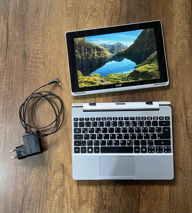 Acer планшет/ноутбук +тастатура TouchScreen