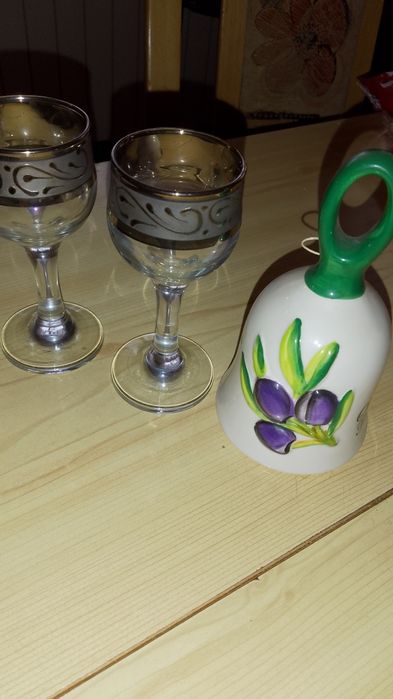 Две ретро чашки и порцеланова канбанка