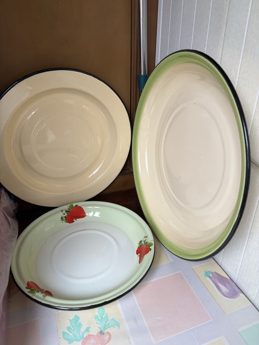 Посуда   эмаль, кастрюли  4л , 7