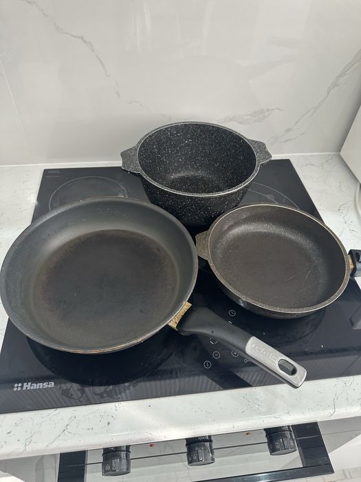 Сковороды , кастрюли