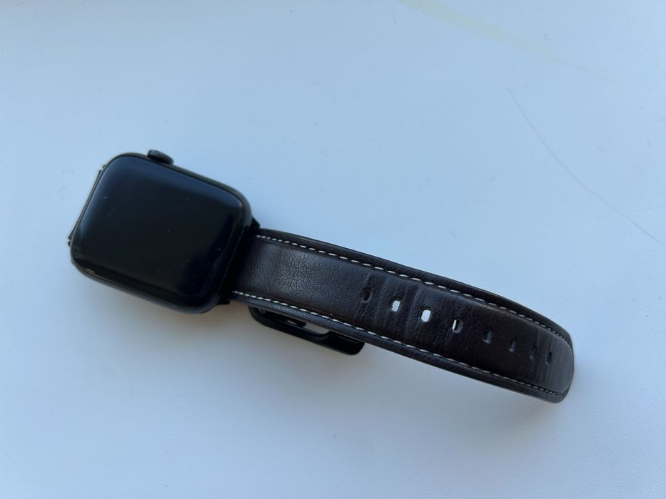Продам Apple watch se 1