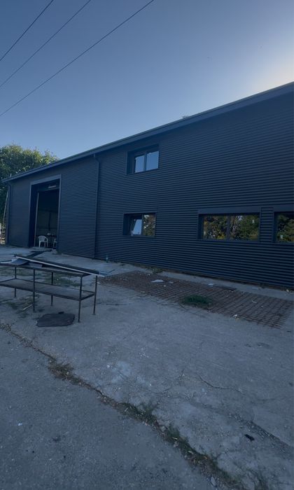 Hale comericale , agricole inveliri cu tabla sau panouri sandwich