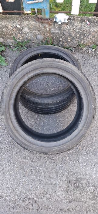 2бр. 245/40/18 Bridgestone 6mm грайфер, дот 21г. ---